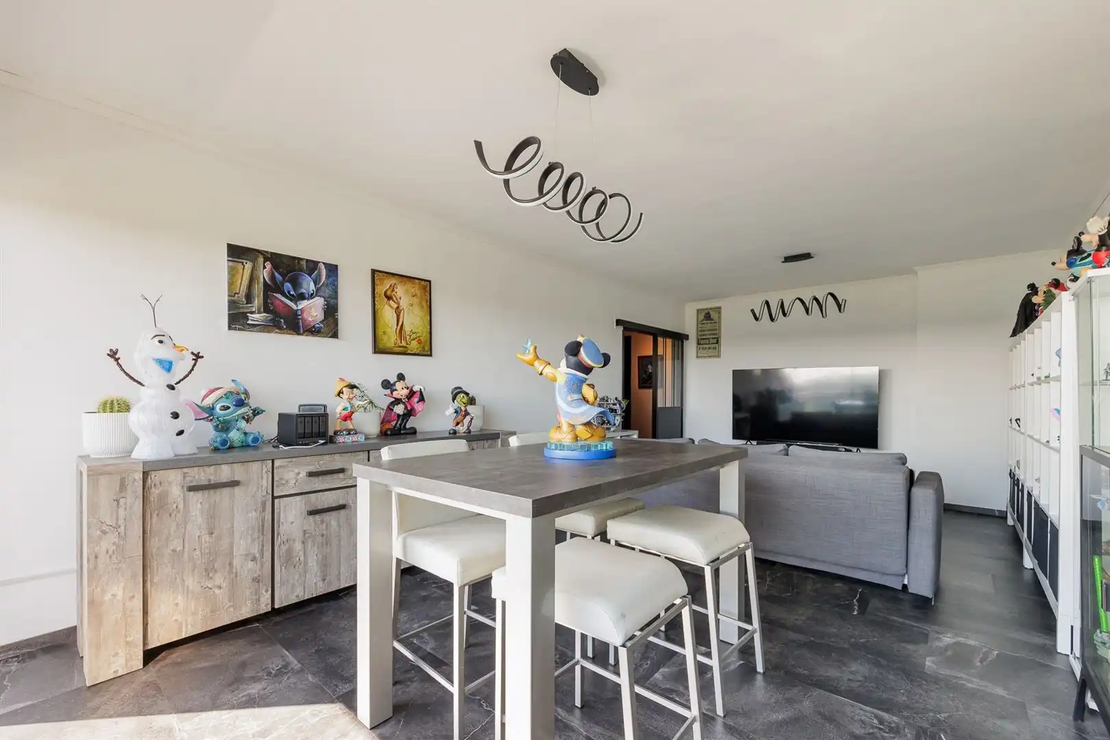 Lichtrijk appartement met panoramisch uitzicht en autostaanplaats foto 6