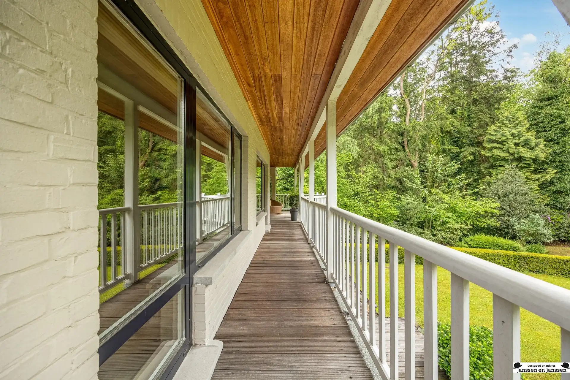 Exclusieve villa op royaal perceel van 3.000 m² grenzend aan uniek natuurdomein foto 22