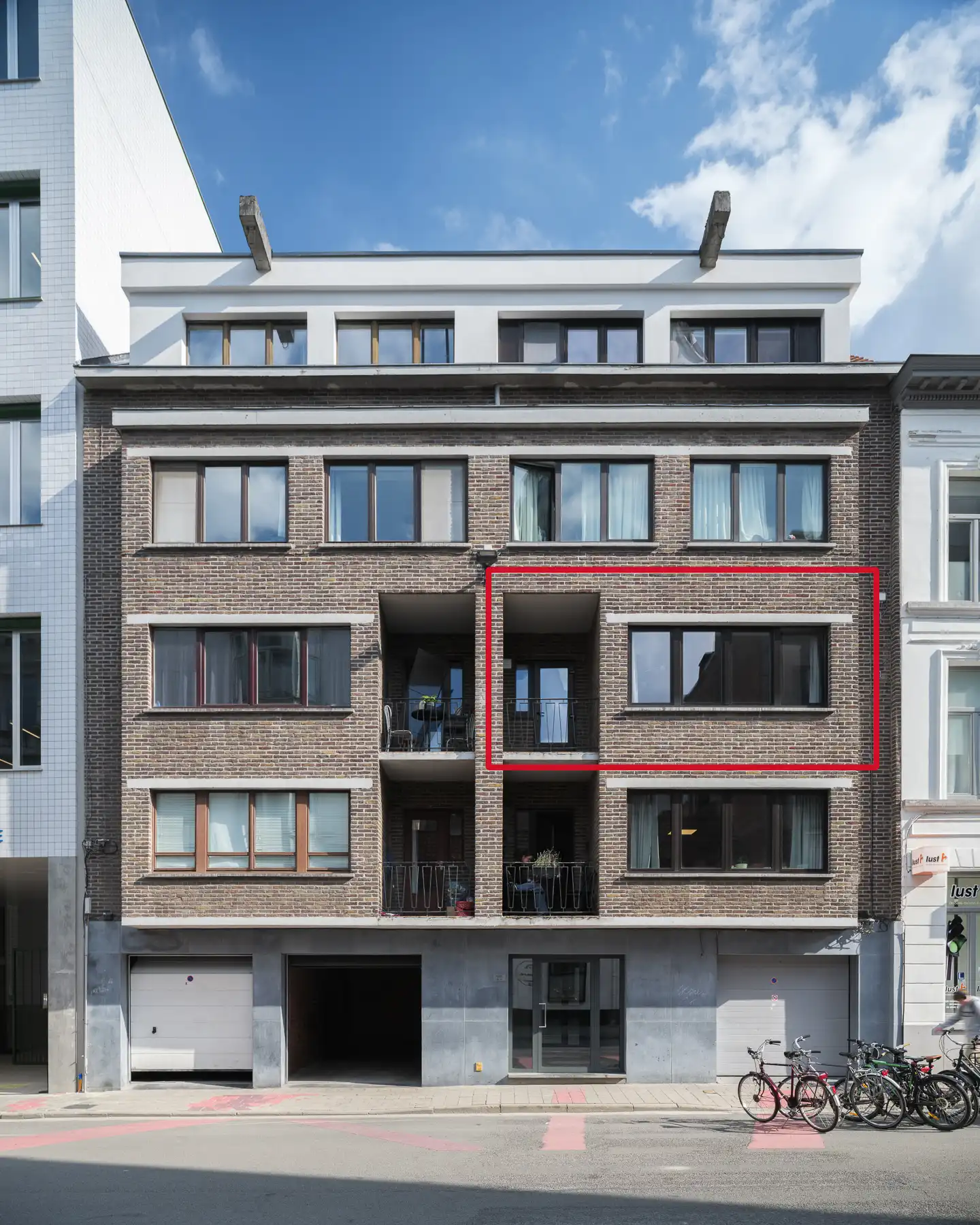 Instapklaar tweeslaapkamer appartement met terras foto 15