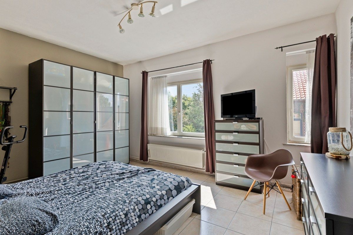 Charmante driegevelwoning foto 8