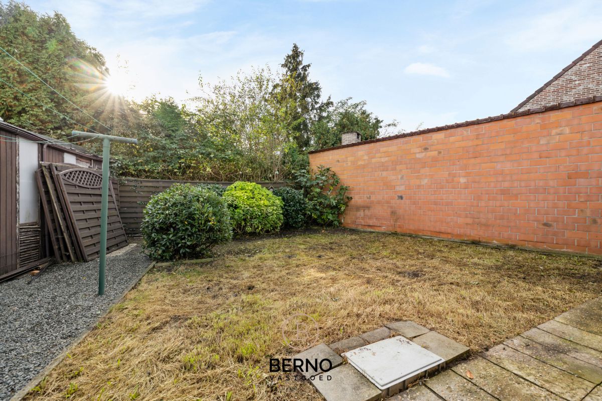 Centraal gelegen woning met tuin en garage. foto 15