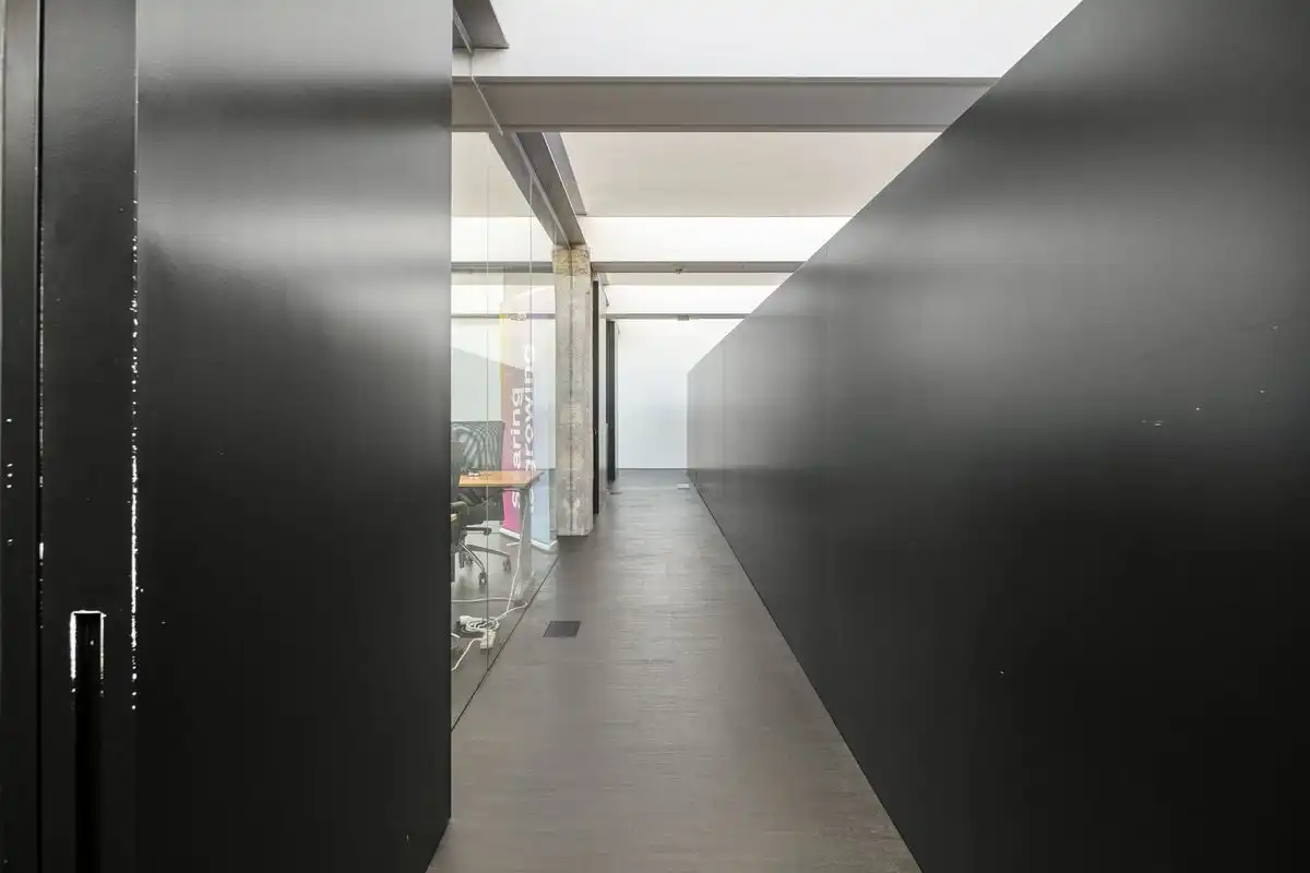 Exclusieve polyvalente ruimte op een strategische toplocatie in loftstijl foto 24