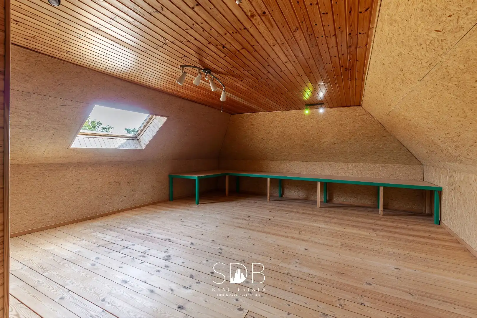 Hedendaagse villa met zwembad en magazijn van 299m²  foto 13