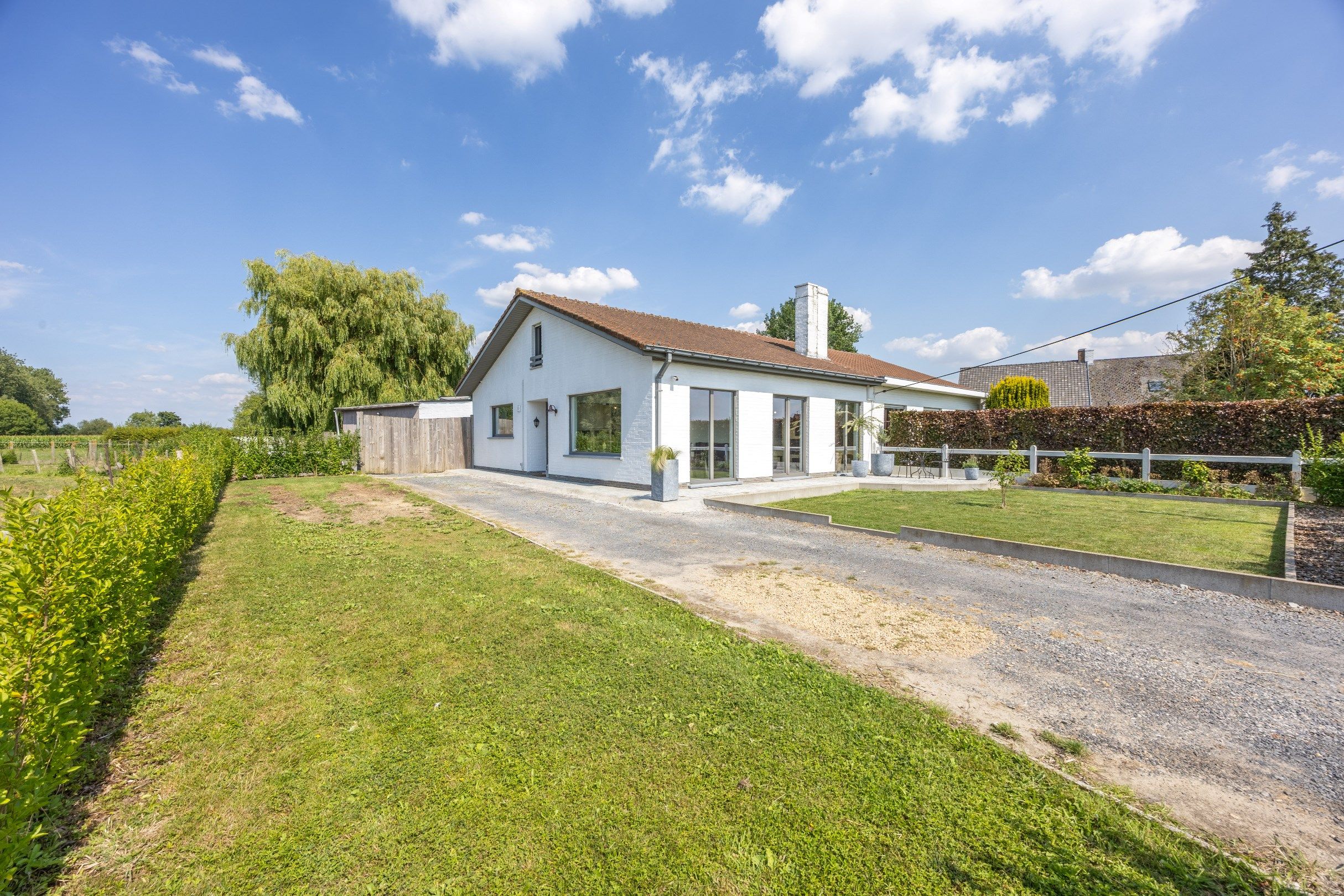 GERENOVEERDE HALFOPEN WONING OP LANDELIJKE TOPLOCATIE  foto 2