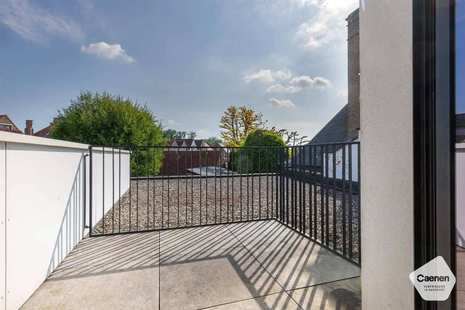 Zéér ruim appartement met 2 slaapkamers en groot terras. foto 11