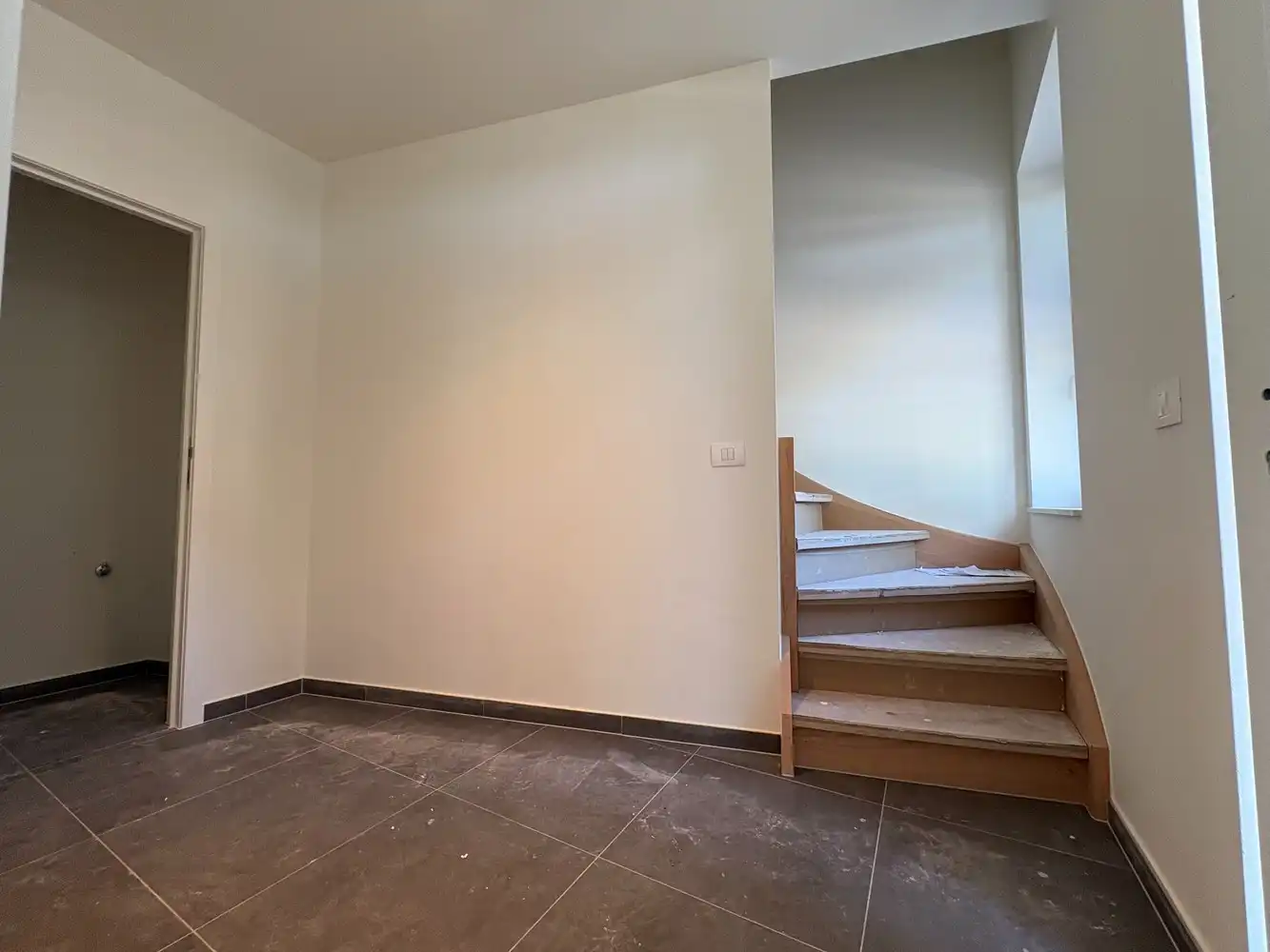 Nieuwbouwwoning met 3 slaapkamers + zonnige tuin in het centrum van Varsenare foto 2