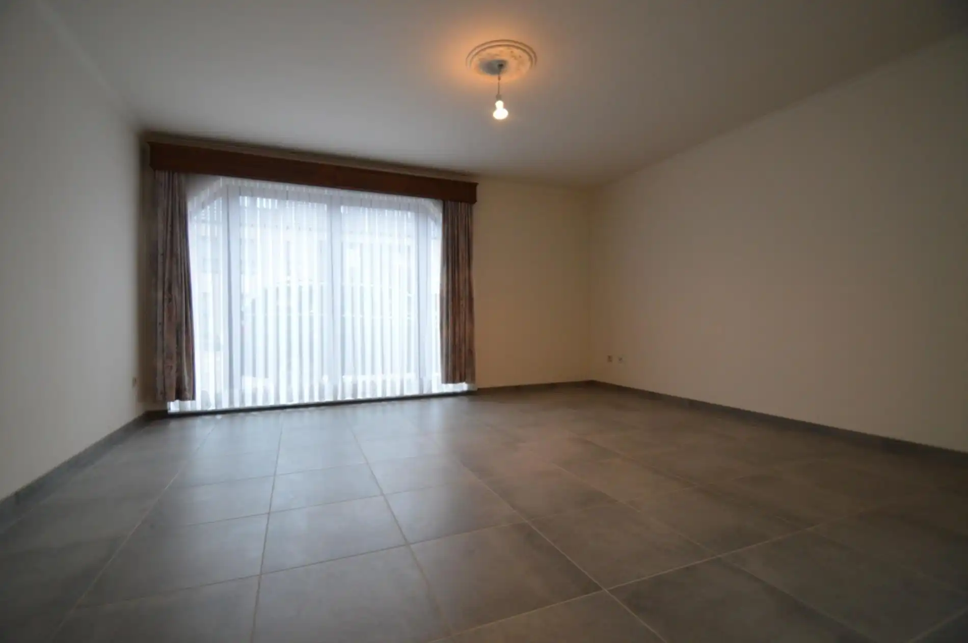 Degelijk en netjes gerenoveerd gelijkvloersappartement met 2 slaapkamers, terras en garage foto 8