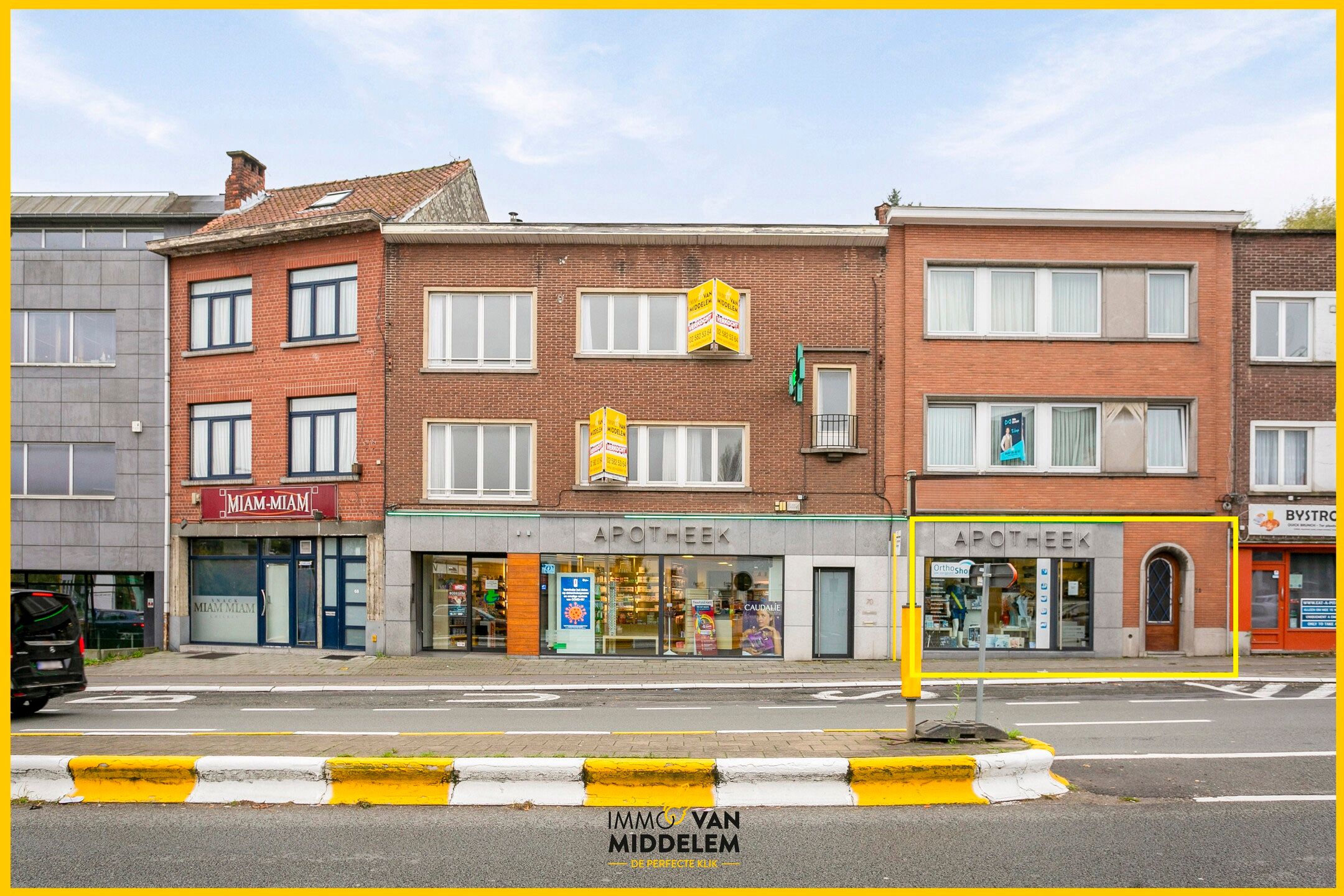 COMMERCIEEL GELIJKVLOERS VAN +/- 114 m² MET PARKING foto 1