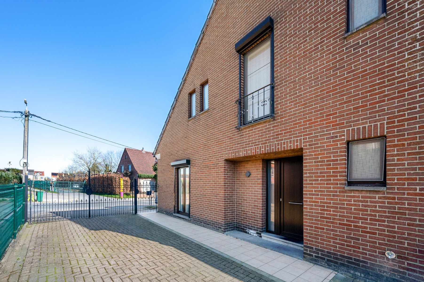 Ruime, instapklare gezinswoning met 4 slaapkamers en garage foto 4