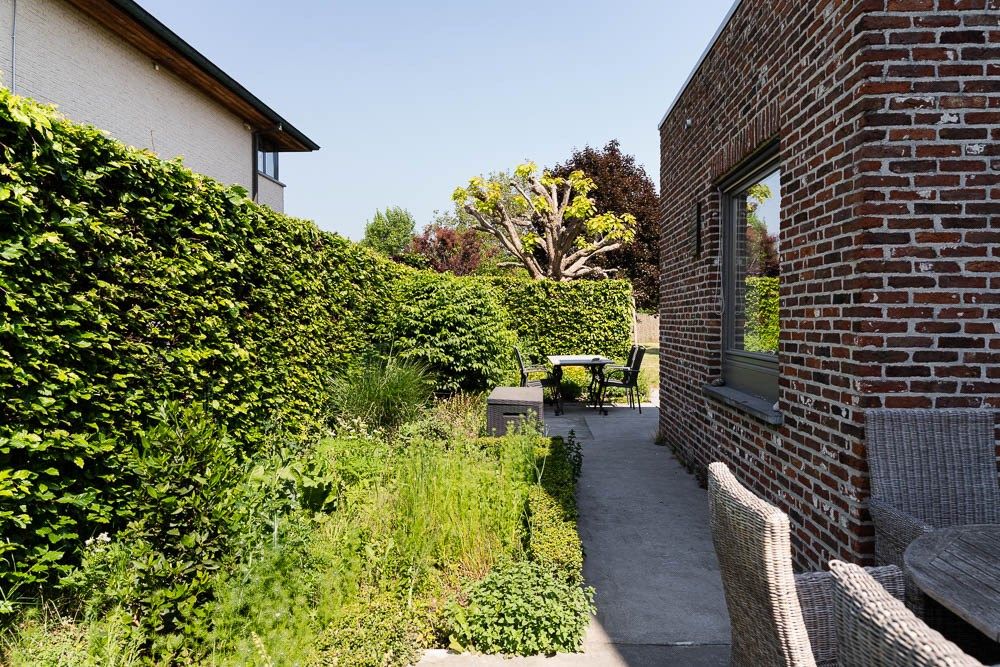 Instapklare villa op 817 m² met ruime tuin in Zeveneken (Lochristi) foto 13
