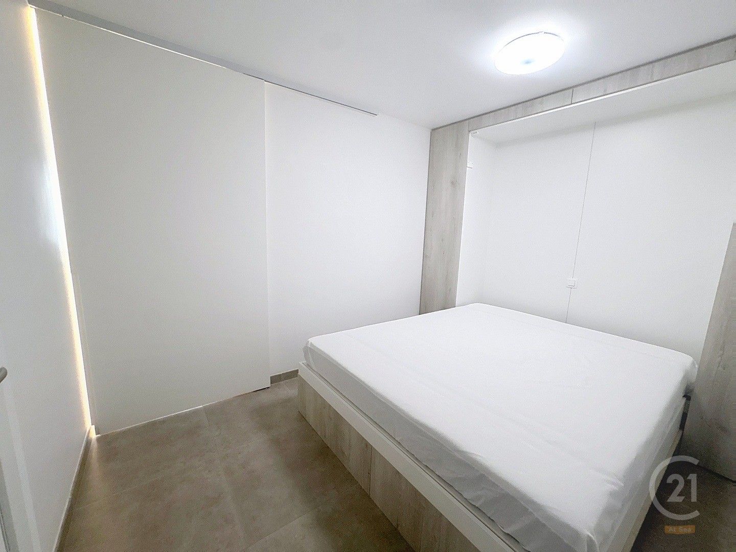 Moderne studio met aparte slaaphoek in Westende Bad foto 10