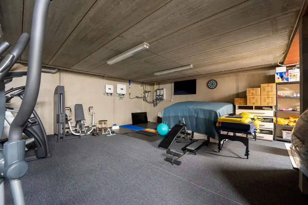 RUIM HANDELSHUIS MET WOONST TE SPALBEEK (HASSELT) foto 29