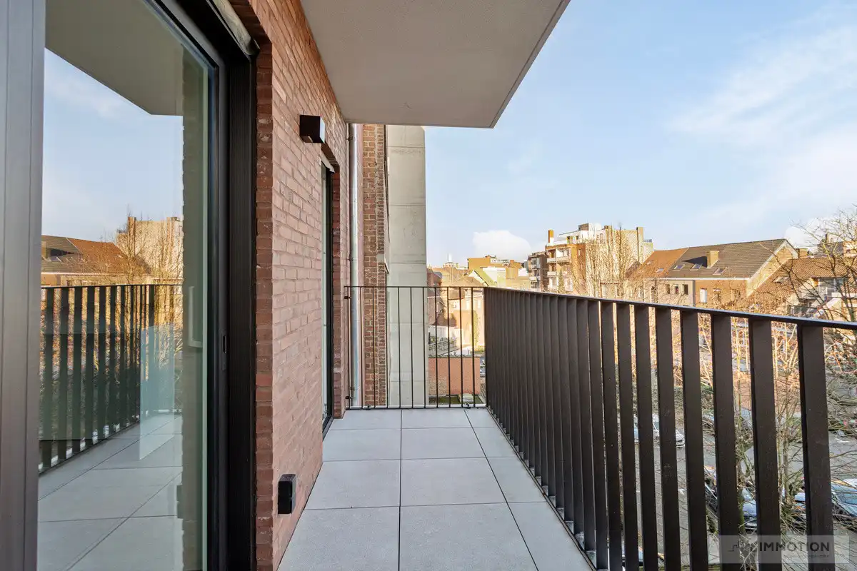 Instapklaar appartement met terras en parking foto 14