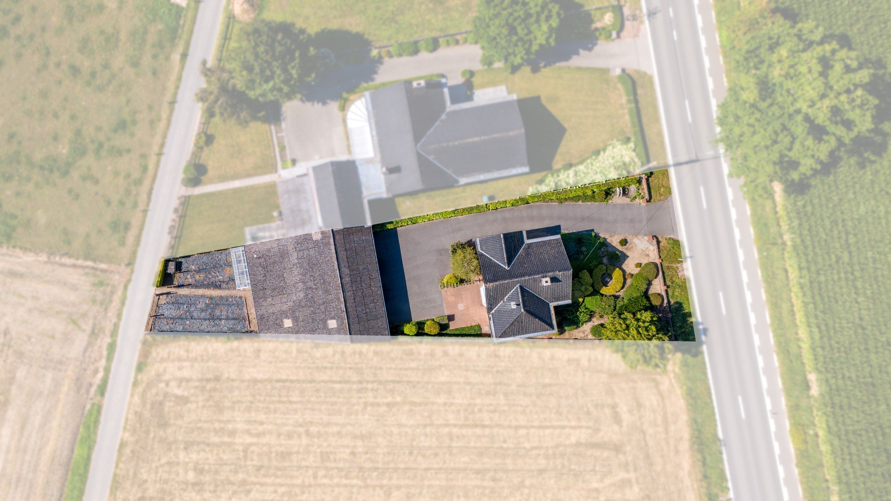 KLOEKE VILLA MET MAGAZIJN IN EEN LANDELIJKE OMGEVING foto 18