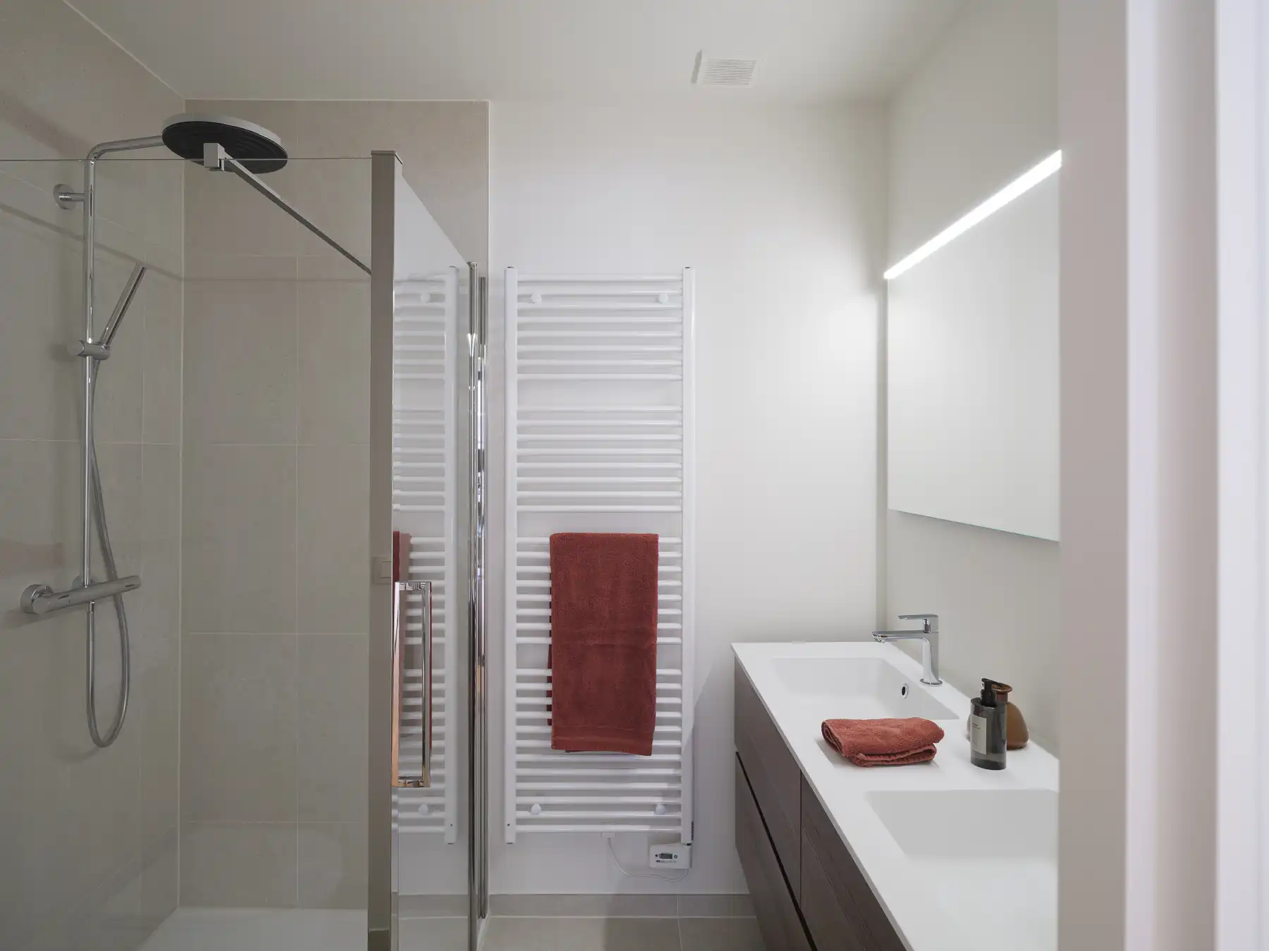 Kwalitatief gerenoveerd 3-slaapkamer appartement aan het water foto 15