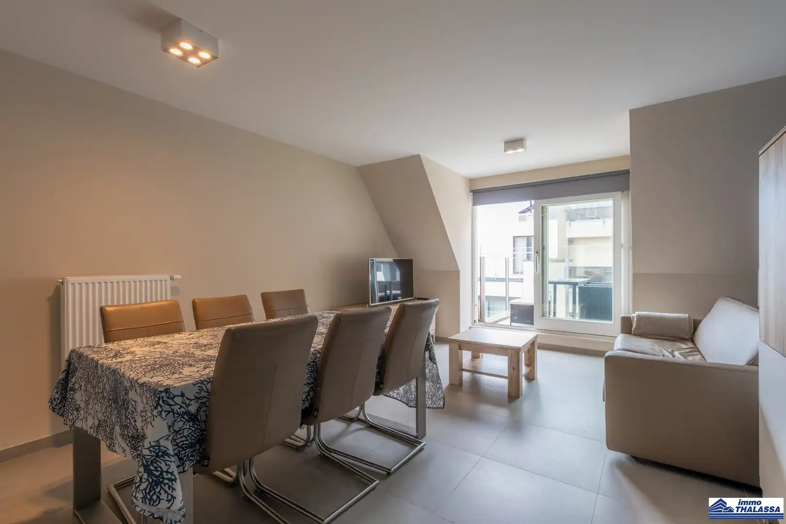 Modern ingericht appartement op de 5e verdieping aan de Ankerweg in De Panne - perfecte uitvalsbasis voor een gezellig verblijf aan zee. foto 6