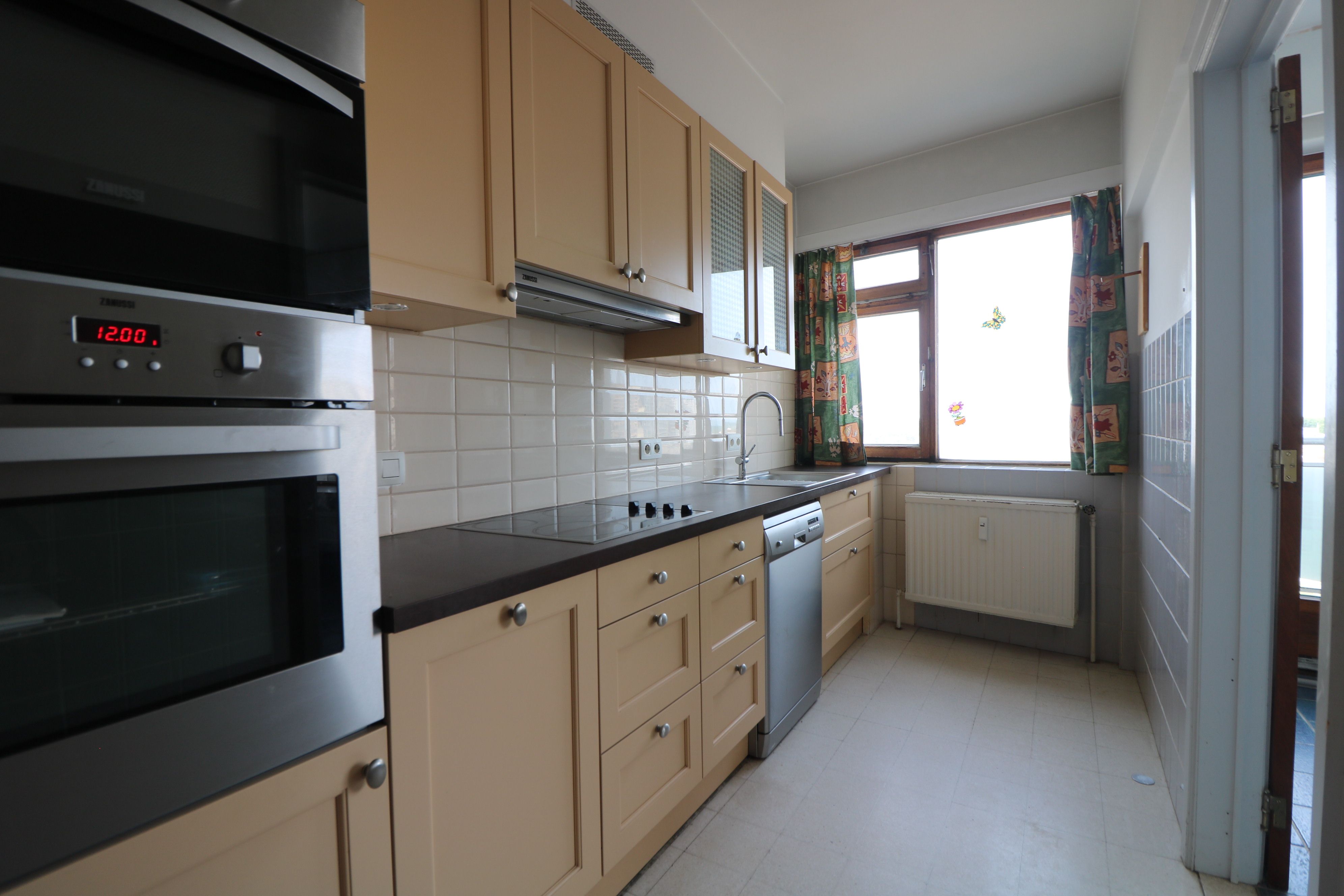Lichtrijk 2-slaapkamerappartement met fenomenaal zicht op de jachthaven, polders en zee. foto 6