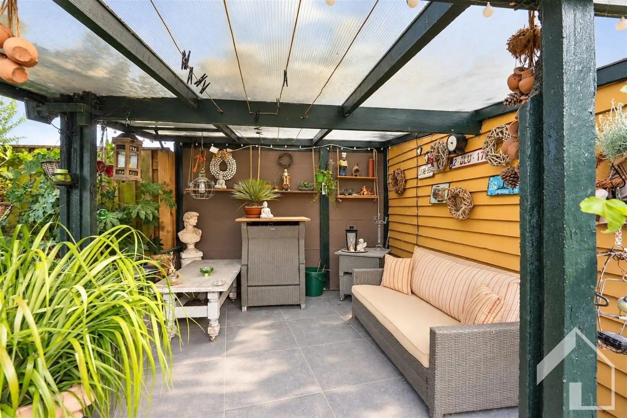 Woonhuis met potentieel, zij-ingang en prachtige tuin foto 14