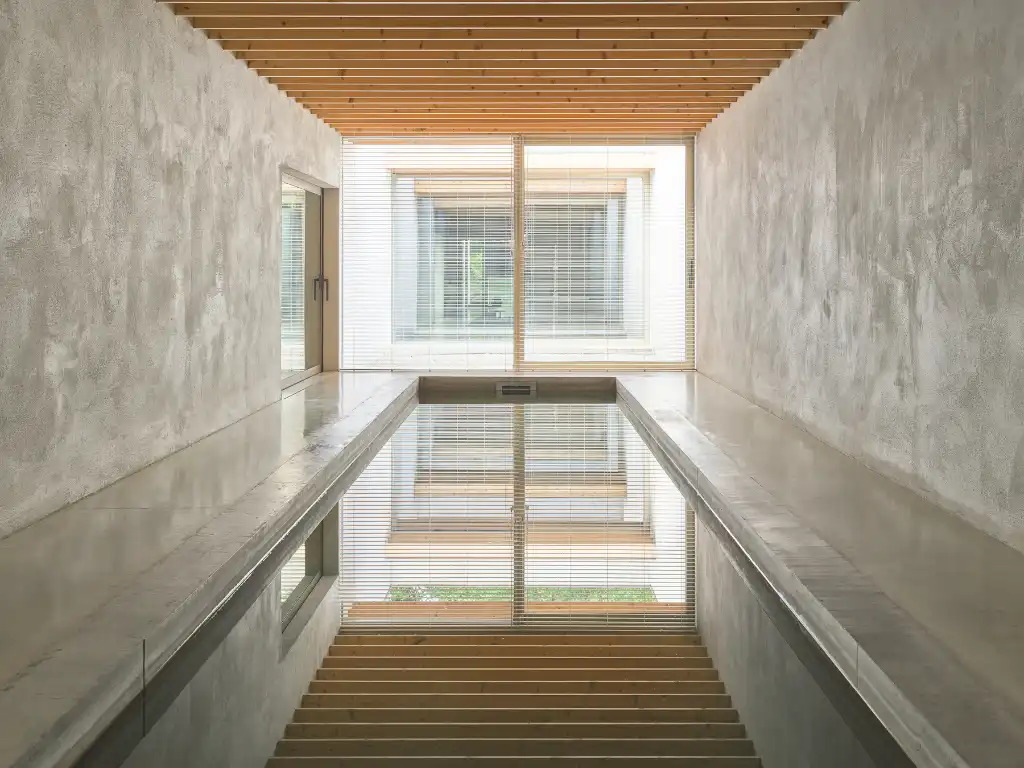 Architecturale laagbouwvilla met binnenzwembad en unieke beleving met het omliggende landschap. foto 22