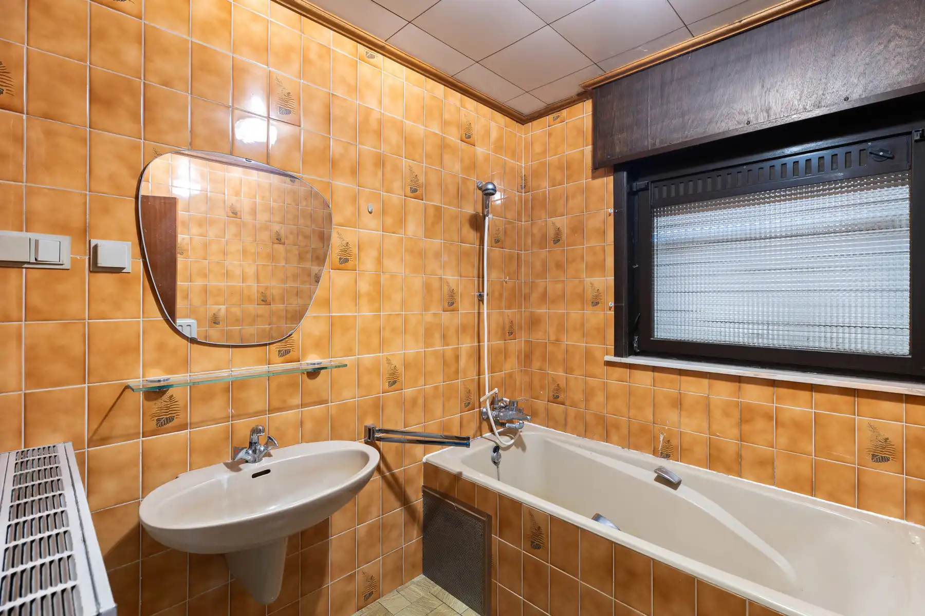 Te renoveren woning in een residentiële wijk in Lotenhulle foto 8