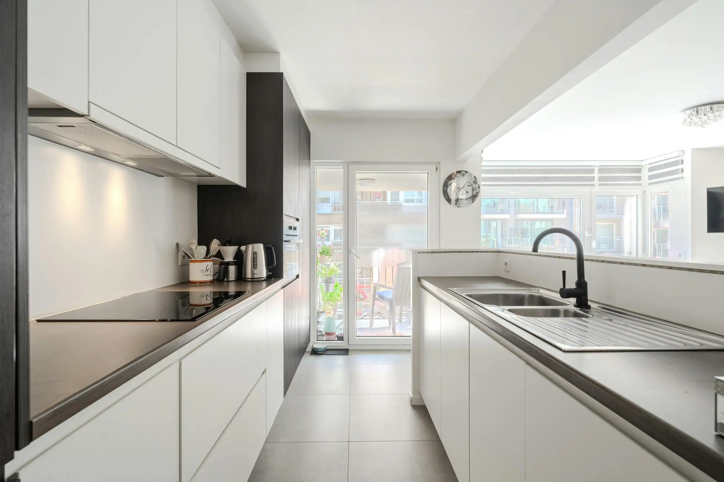Gerenoveerd 2 slaapkamer appartement op topligging! foto 7