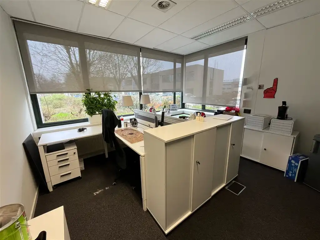 Instapklaar kantoor gelegen in Kontich foto 16