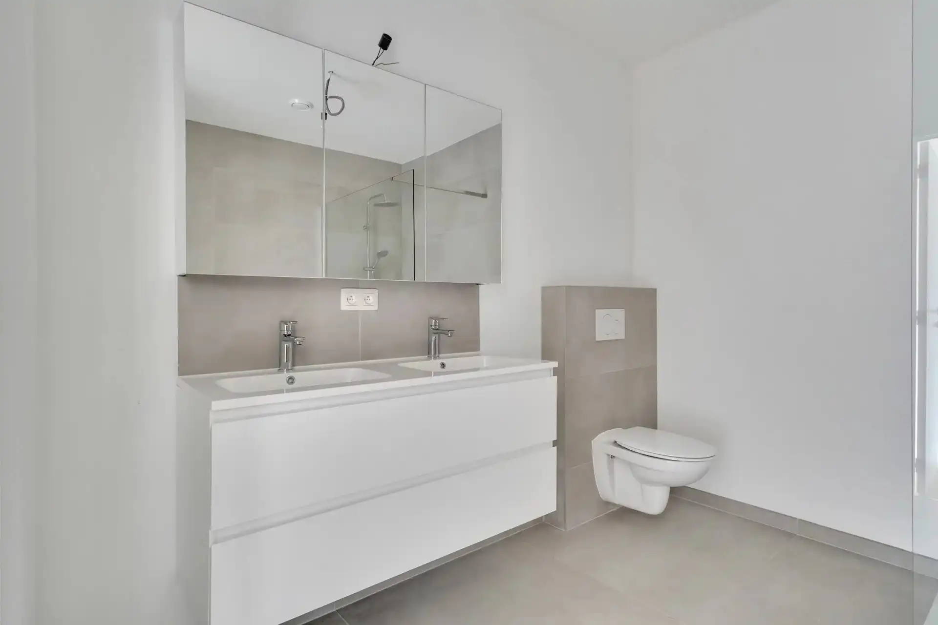 Eigentijdse woning met tuin in rustige omgeving foto 19