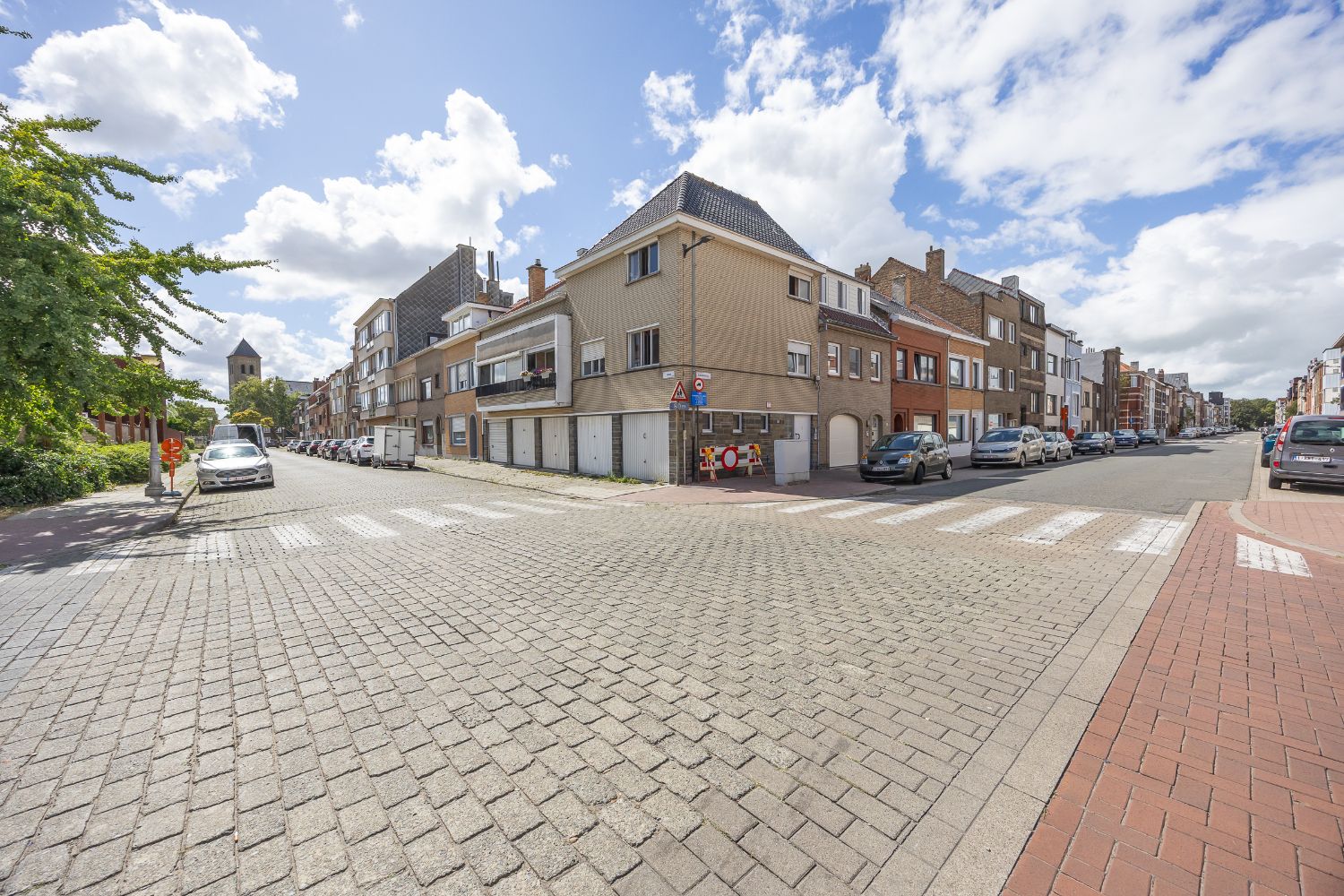 Ruim appartement met 5 garages foto 24