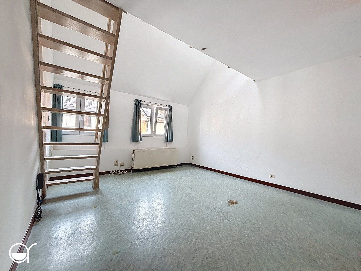 Op te frissen woning met grote tuin nabij Stropkaai foto 9