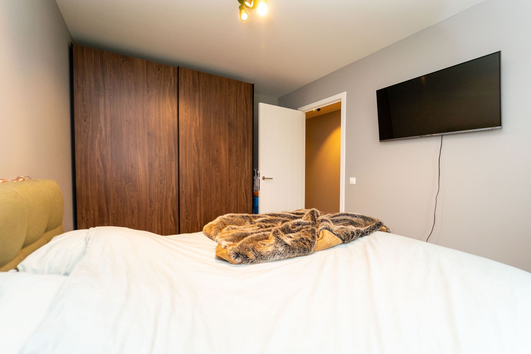 Luxe 2 slaapkamerappartement met 2 terrassen en privatieve tuin foto 24