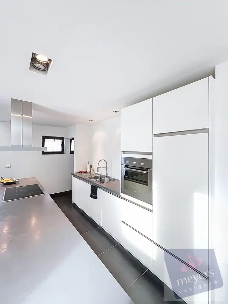 Ruime instapklare woning met praktijkruimte in Spalbeek foto 8