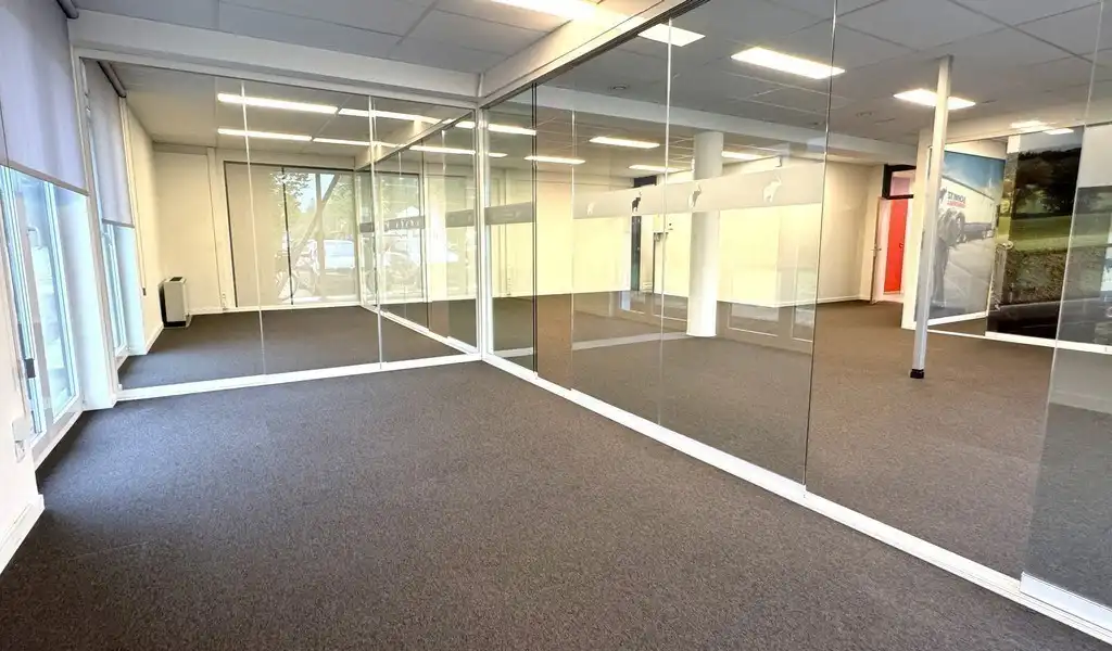 Lichtrijk kantoor te huur op zichtlocatie te Sint-Martens-Latem foto 9