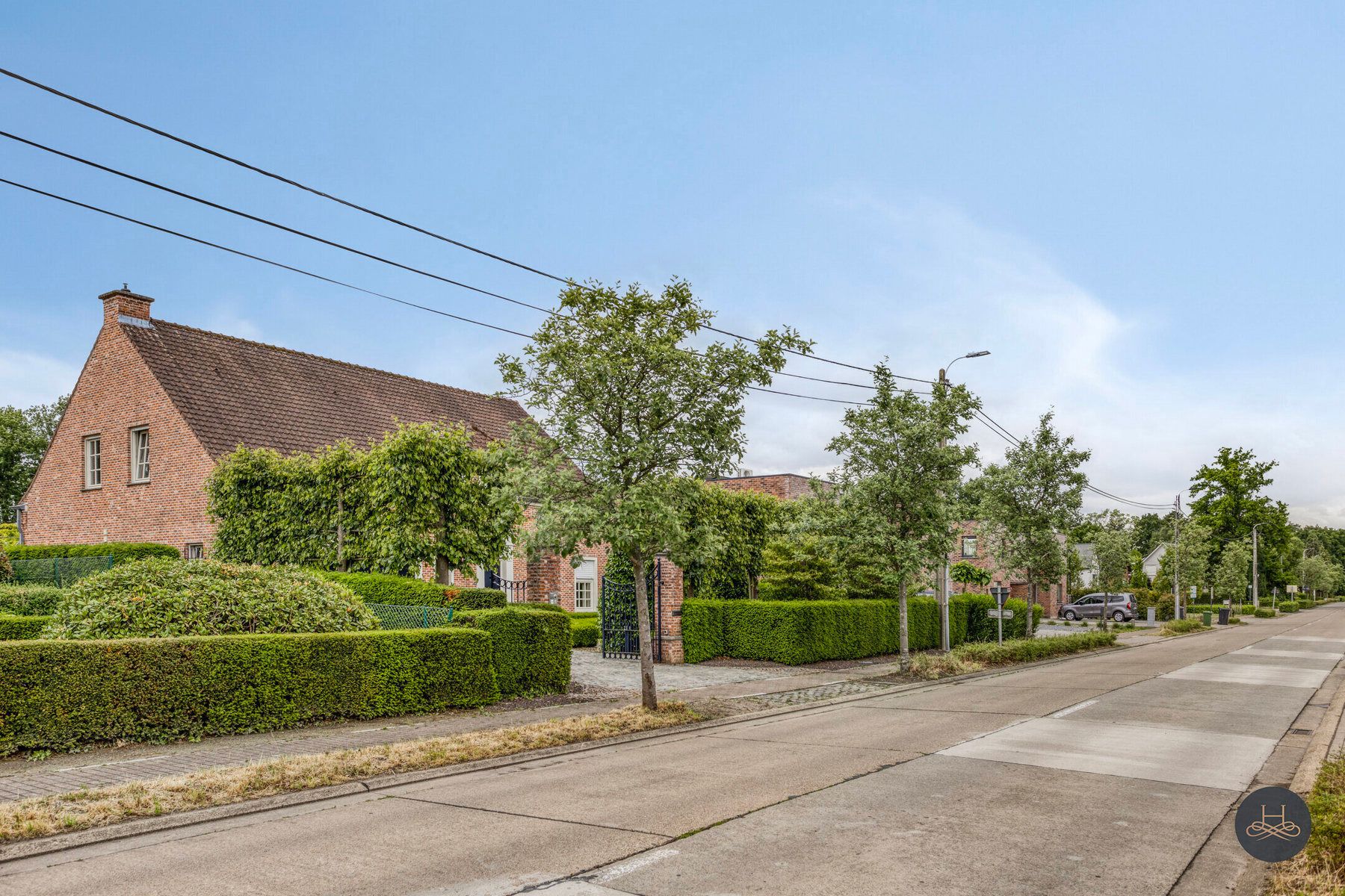 Stijlvolle woning met zorgvuldig aangelegde tuin foto 2
