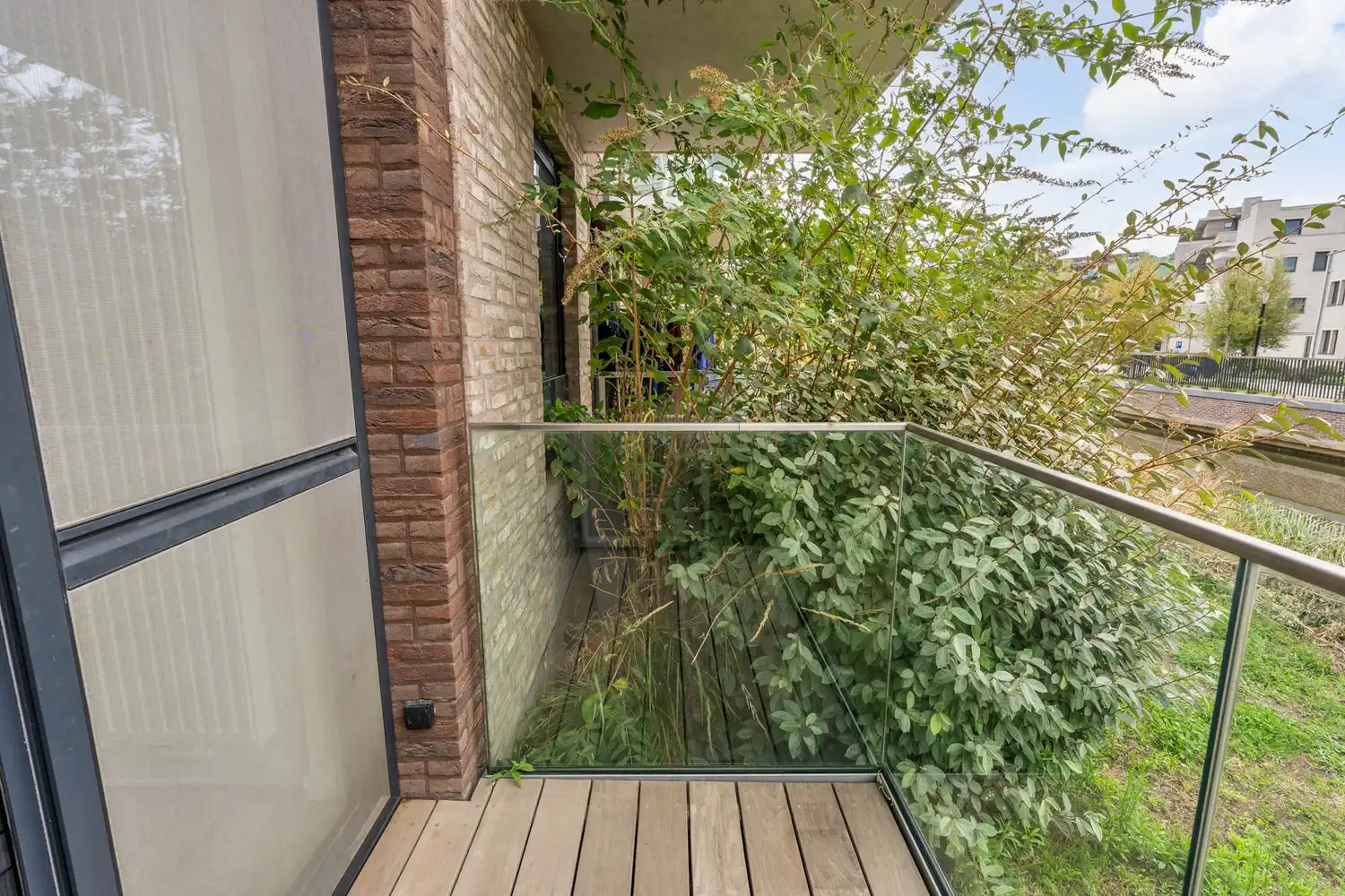 Recente studio met een terras op een groene ligging aan het water en in het centrum van Leuven! foto 8