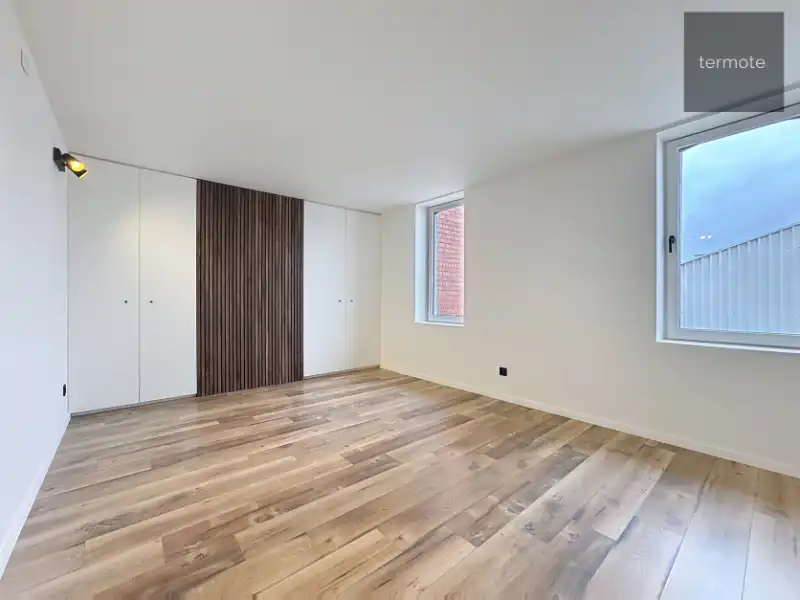 magazijn met woonst foto 37