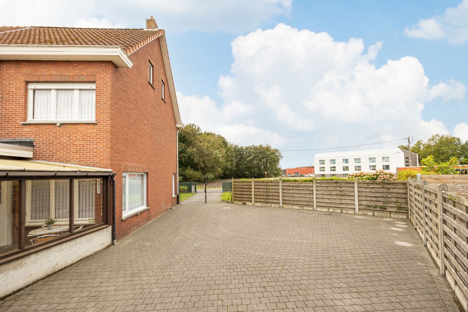 Gedeeltelijk te renoveren HOB met 3 à 4 slpk en grote garage foto 25