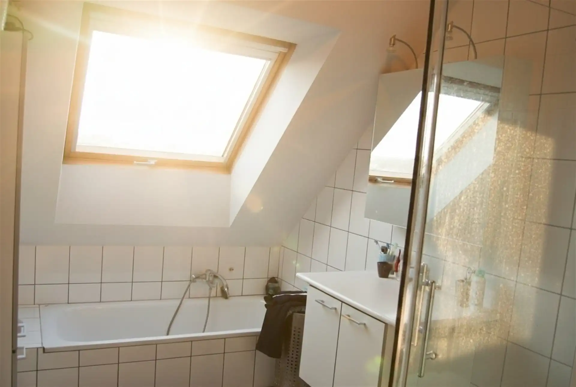 Ruim en lichtrijk duplex appartement met twee slaapkamers in hartje Kortenberg. foto 8