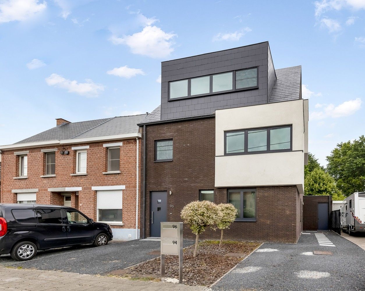 Ruim duplex appartement met 2 garages foto 2
