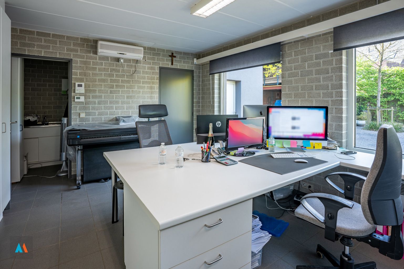 Kantoorruimte met parkeergelegenheid foto 2