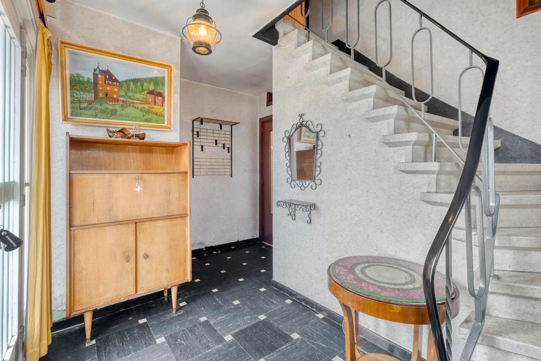 Te renoveren HOB met 3 slpk, garage en veel potentieel foto 2
