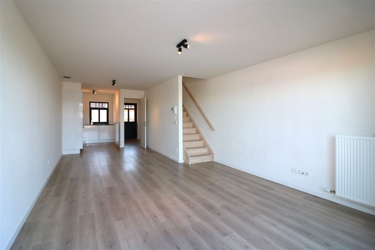 Appartement met 2 slpk., groot terras en autostaanplaats foto 5