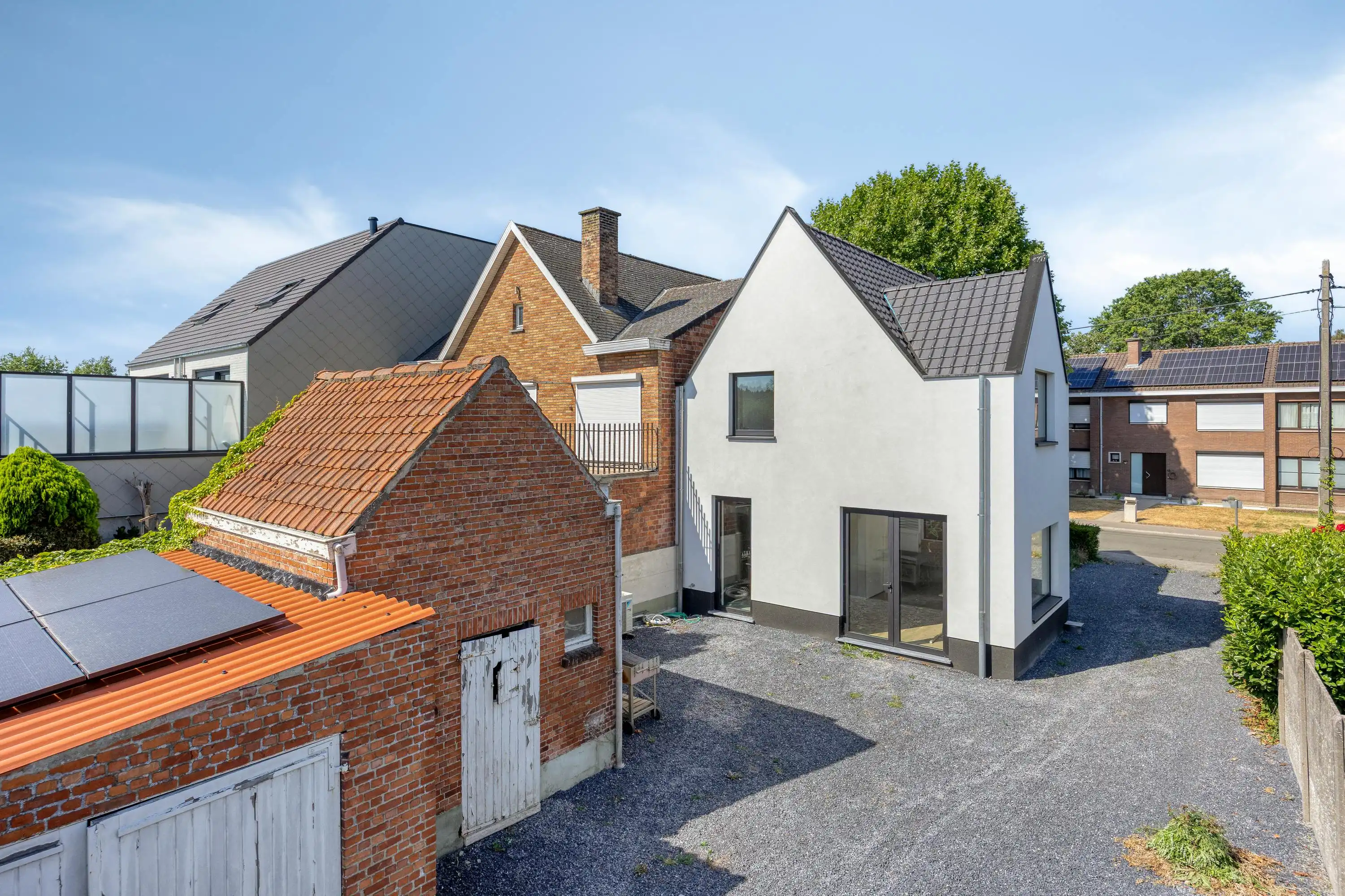 Volledig gerenoveerde halfopen woning in hartje Ertvelde foto 11