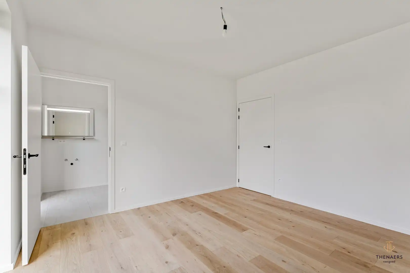LOT 5 - Instapklare "luxe" en "energiezuinige" nieuwbouwwoning met 4 slaapkamers en 2 badkamers. foto 14