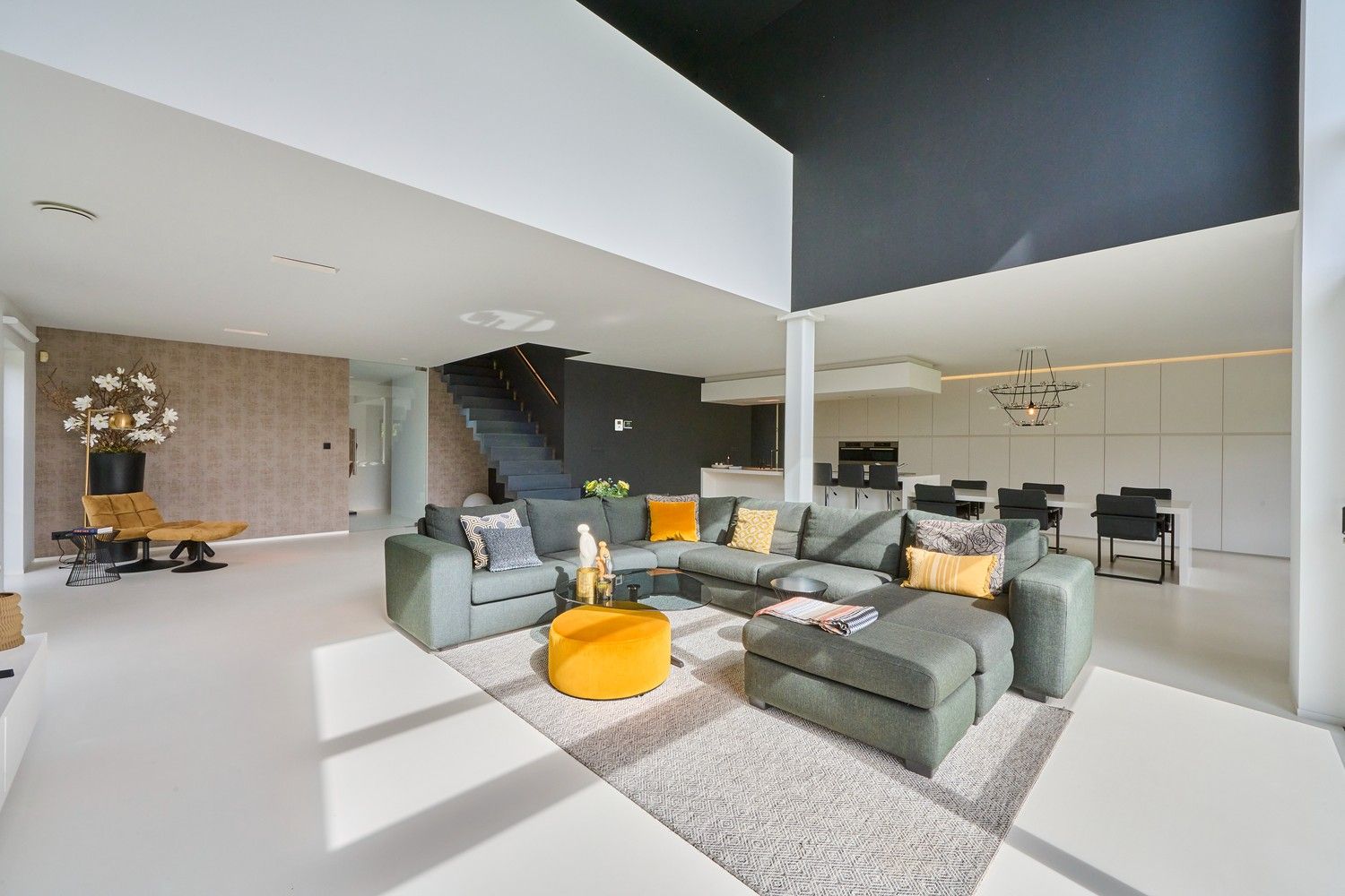 Wonen in pure architectuur - designvilla met super-de-luxe afwerking op fraai gelegen perceel foto 2