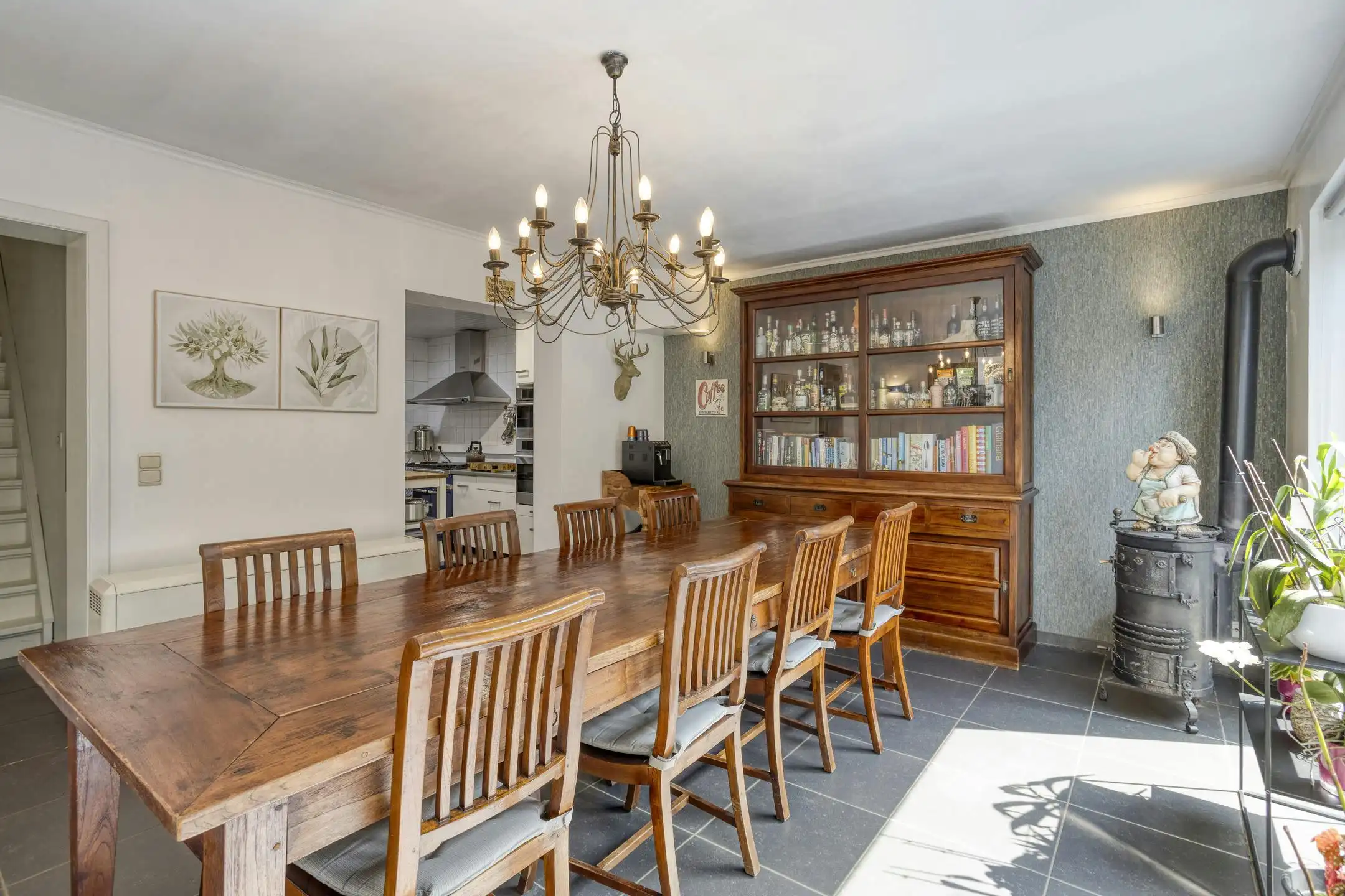 Handelspand met ruime woonst te koop in Ekeren foto 12