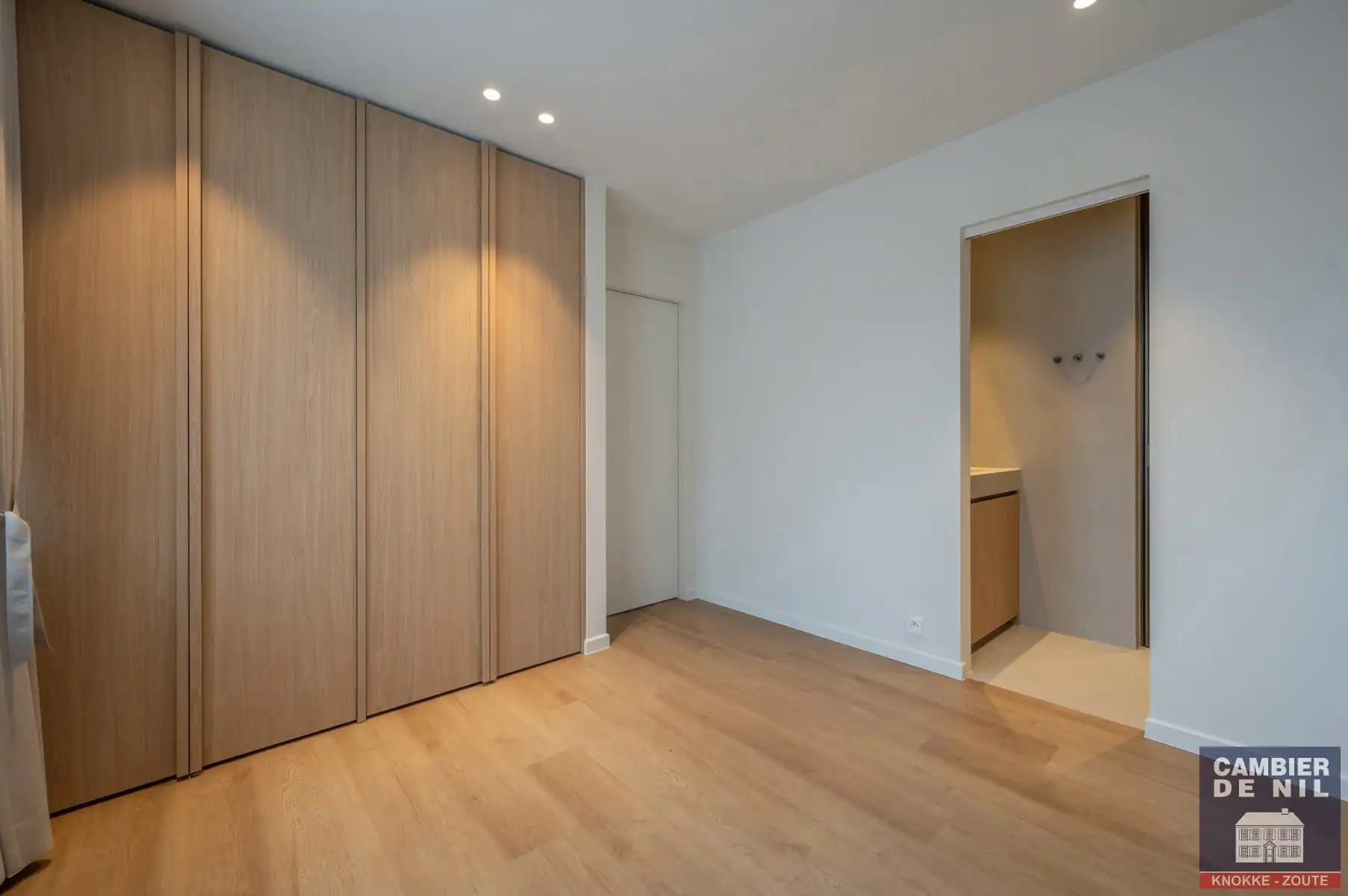 Schitterend afgewerkte nieuwbouwwoning, zeer centraal gelegen, op enkele passen van de groentemarkt foto 14