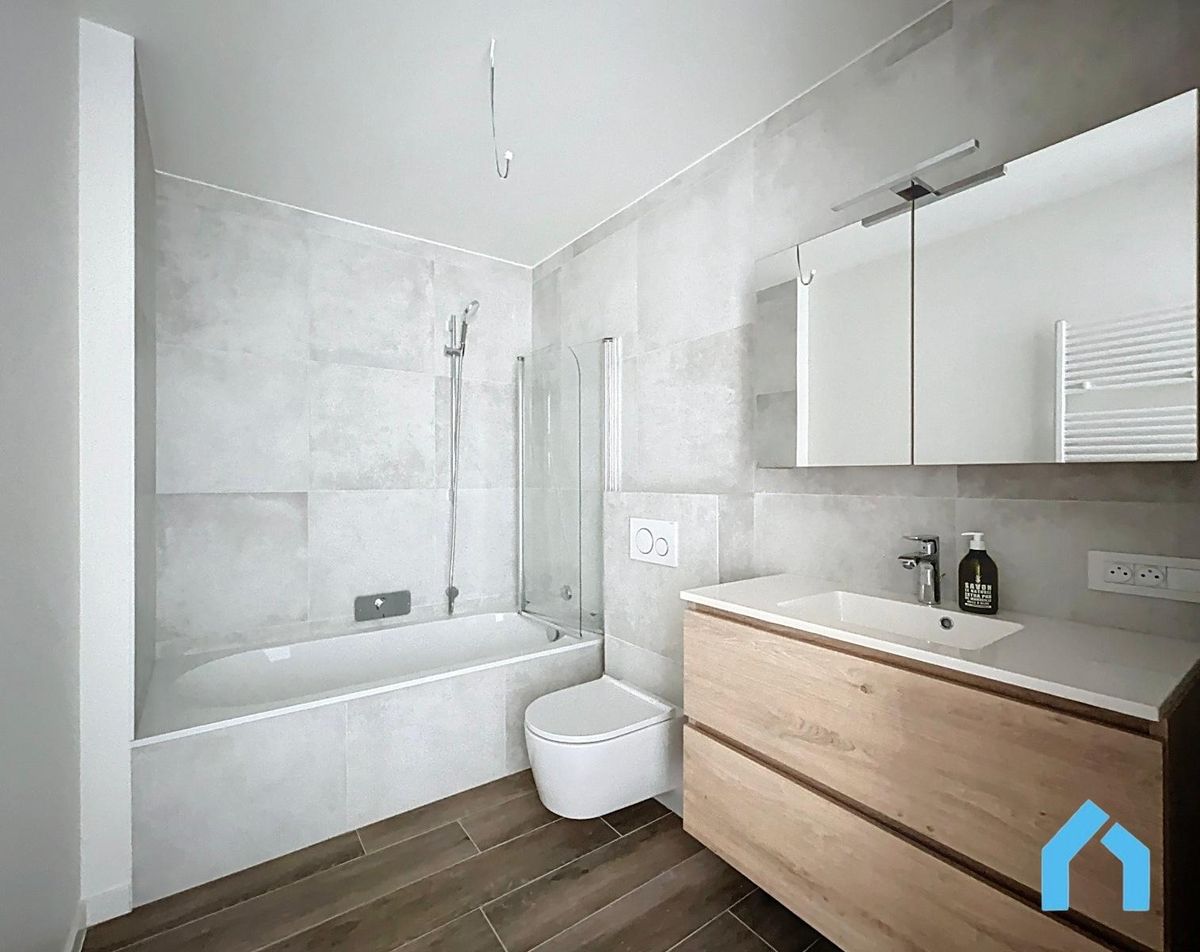 High-end nieuwbouwappartement op de tweede verdieping met adembenemend zeezicht te koop foto 11