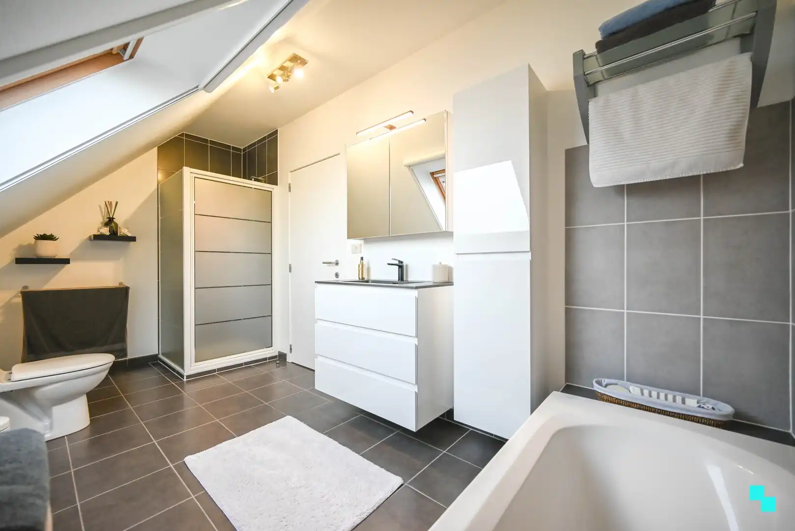 Riant, instapklaar appartement te Kortrijk foto 18