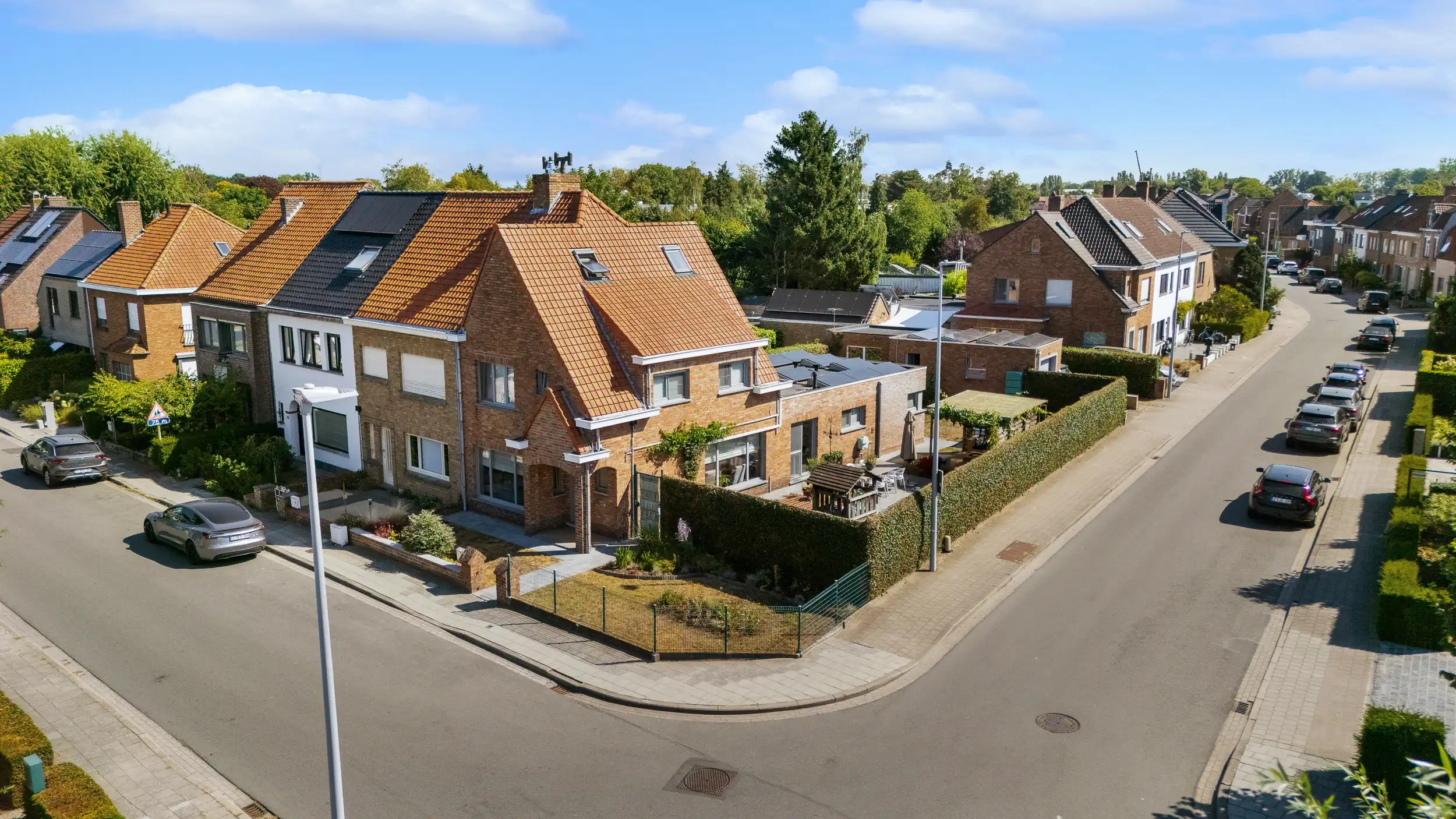 Karaktervolle gezinswoning met tuin en garage foto 18