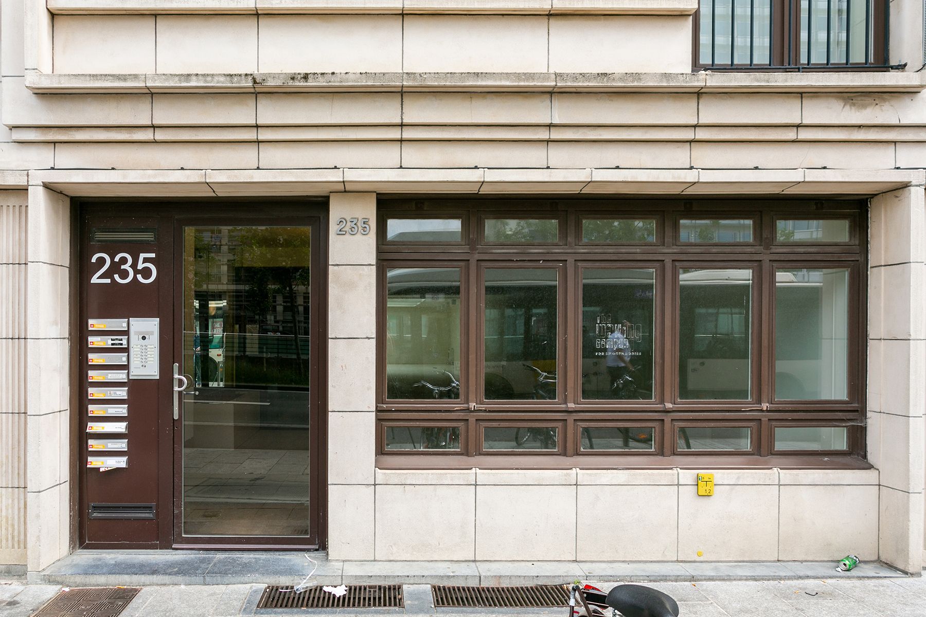 Commerciële Ruimte met Privatieve Kelder en Parking foto 2